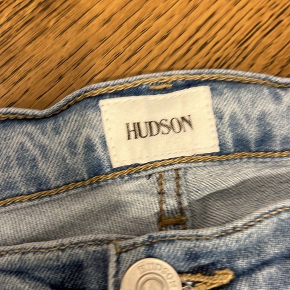 Hudson Jeans - very comfy - one side open and other has threads- Crop - Riley - - Picture 2 of 7